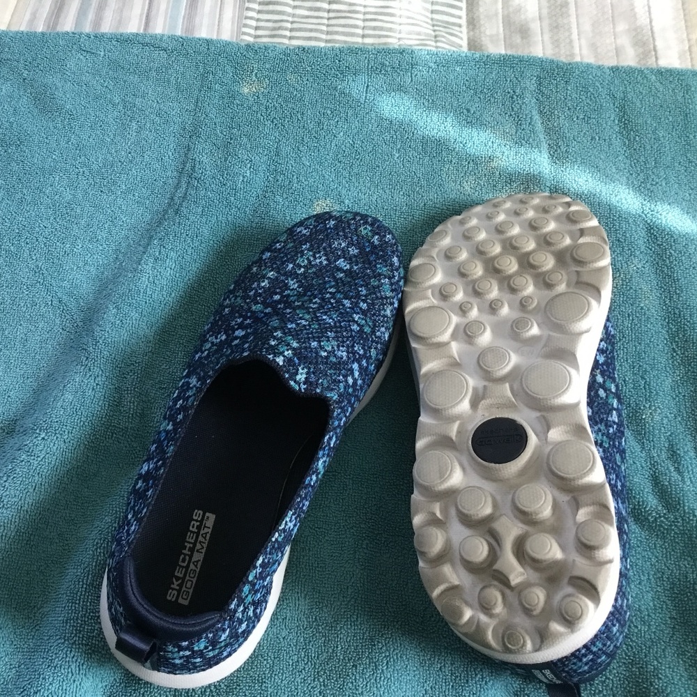 Skechers Go Walk Goga Mat Slip On Womens Size 7.5 Wide Walking Shoes Navy Blue - Picture 2 of 4